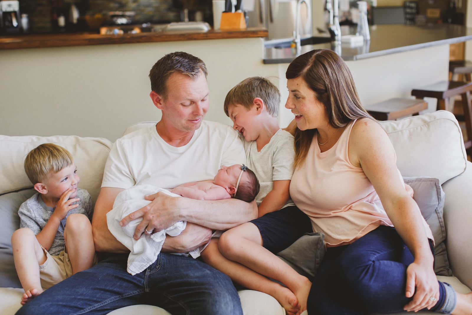 newborn lifestyle photo shoot in bellingham by jagger photography